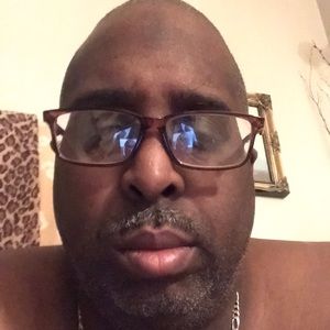 Meet your Posher, Carlos